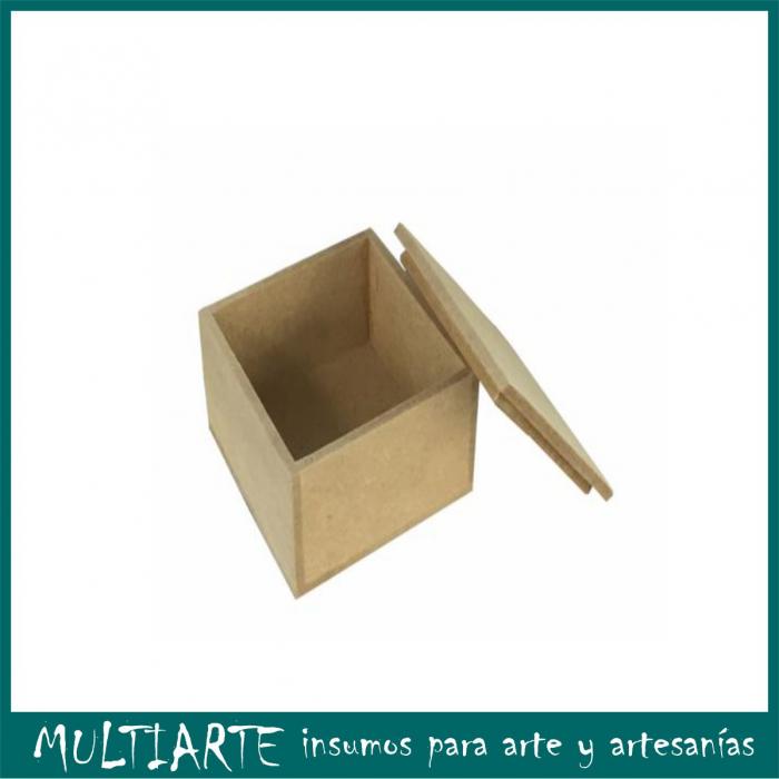 Caja de 10cms x 10cms con tapa en MDF para souvenir CC305